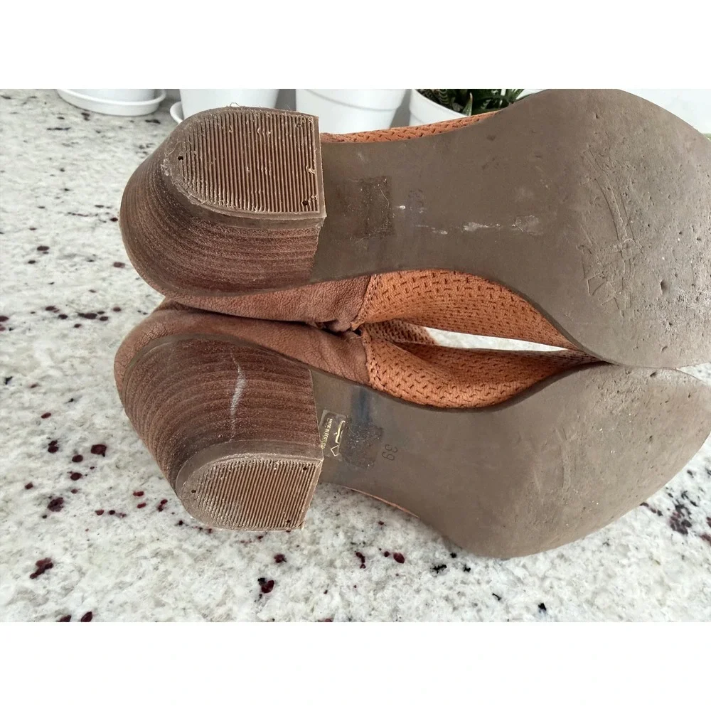 Unity in Diversity Tan Perforated‎ Leather Ankle Boots Size 39 (US 8.5)